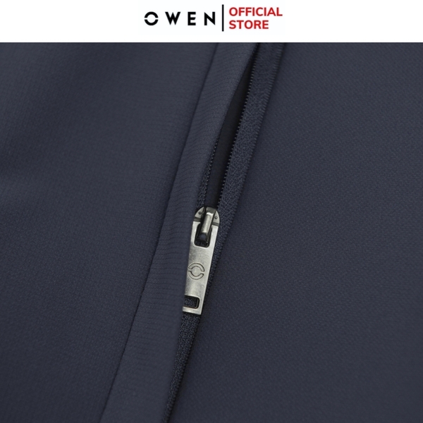 Bộ mặc nhà OWEN BMN241335 màu xanh đậm dáng reguler, áo cổ 3 phân, khóa kéo, tay và gấu bo chun, quần cạp chun ống suông chất liệu CVC spandex