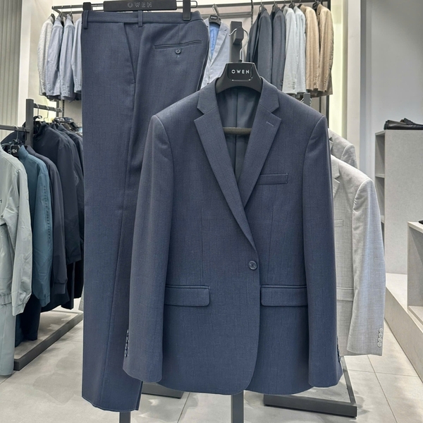 Ves bộ OWEN VES256131 màu xanh đậm dáng ôm slim fit 1 cúc tà xẻ sau Chất liệu Polyester Rayon