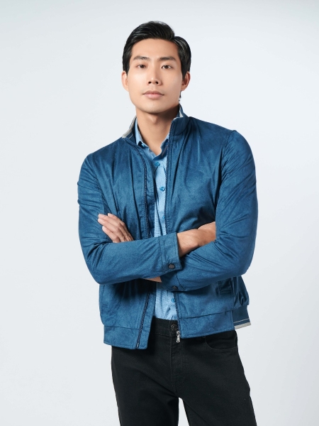 Áo Khoác Gió Nam 2 Lớp Owen JK220713 Jacket Dáng Suông Cổ Đứng Bo Tay và Gấu Màu Navy Trơn Vải Polyester Cao Cấp