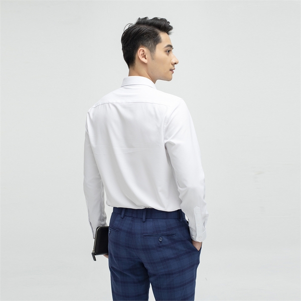 Áo Sơ Mi Trắng Dài Tay Nam Aristino ALSR18 (ALS5000Z - ALS0080S1) Màu Trắng Trơn Vải Micro Polyester Dáng Slim Fit Tà Lượn Không Túi Ngực