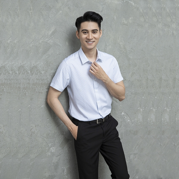 Áo Sơ Mi Nam Ngắn Tay Aristino ASS161S1 Màu Trắng In Quả Ớt Vải Sợi Sồi Dáng Slim Fit Tà Lượn Không Túi