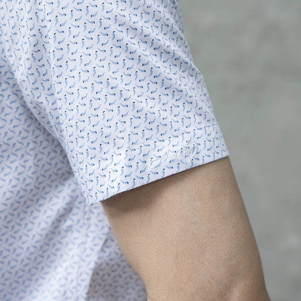 Áo Sơ Mi Nam Ngắn Tay Aristino ASS161S1 Màu Trắng In Quả Ớt Vải Sợi Sồi Dáng Slim Fit Tà Lượn Không Túi