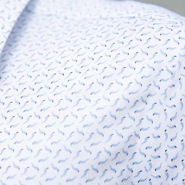 Áo Sơ Mi Nam Ngắn Tay Aristino ASS161S1 Màu Trắng In Quả Ớt Vải Sợi Sồi Dáng Slim Fit Tà Lượn Không Túi