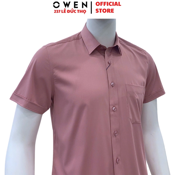 Áo Sơ Mi Nam Tay Ngắn Owen AB250083NT màu hồng đậm trơn dáng suông body fit tà bằng có túi chất liệu bạc hà sợi tre