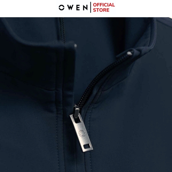 Bộ Thể Thao Nam Owen BTT256157 màu xanh tím than dáng reguler, áo cổ 3 phân, khóa kéo, tay và gấu bo chun, quần cạp chun ống suông chất liệu polyester