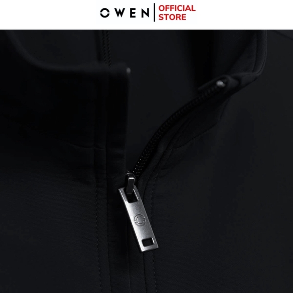 Bộ Thể Thao Nam Owen BTT256158 màu đen dáng reguler, áo cổ 3 phân, khóa kéo, tay và gấu bo chun, quần cạp chun ống suông chất liệu polyester
