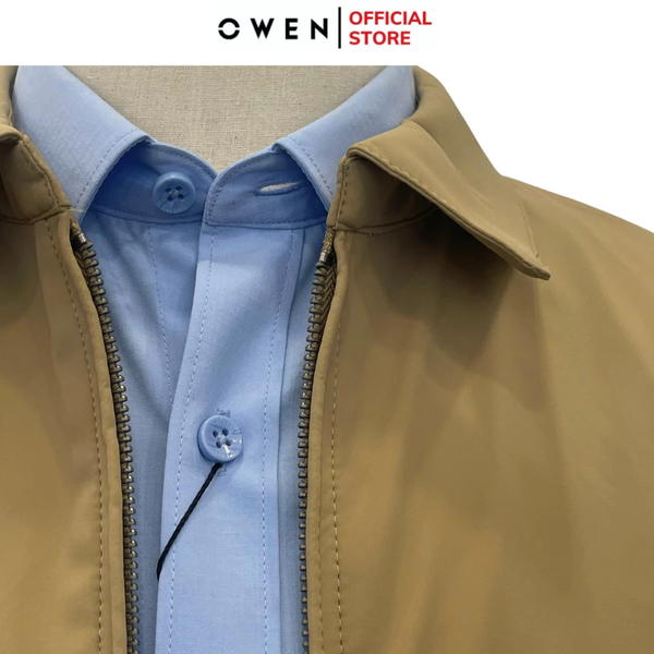 Áo Khoác Jacket Owen JK241494 màu be đậm dáng regular fit, cổ bẻ, khóa kéo, tay và gấu suông chất liệu polyester