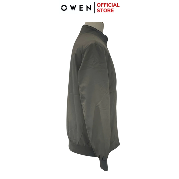 Áo Khoác Jacket Owen JK241488 màu rêu dáng regular fit, cổ cao 3 phân, khóa kéo, tay và gấu bo chun chất liệu polyester
