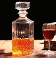 chl007-chai-thuy-tinh-vuong-hoa-tiet-kim-cuong