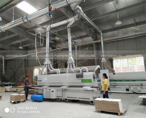 Ống hút bụi được sử dụng để hút bụi phát sinh từ máy sản xuất