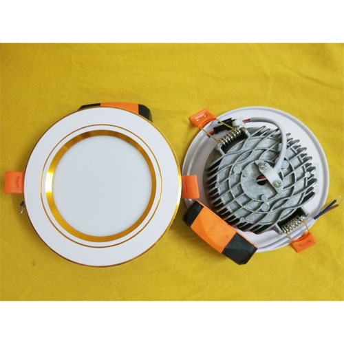 den-led-am-tran-doi-3-mau-7w-phi-90-vien-vang-de-duc