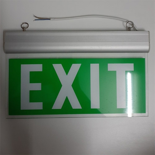 den-exit-kinh-trong-2-mat-khong-chi-huong