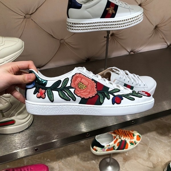 Giày sneaker Gucci họa tiết hoa hồng Like Auth on web fullbox | TANYA