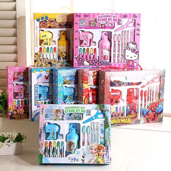 Bộ dụng cụ học tập kèm bình nước cho bé