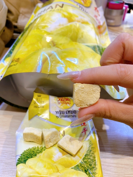 Sầu riêng sấy khô Thái Lan siêu ngon Durian Vacuum Freeze Dried bịch 6 gói