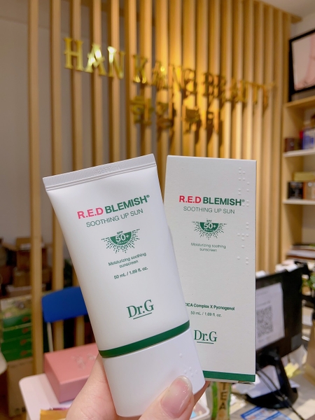 Kem chống nắng phổ rộng Dr.G R.E.D Blemish Soothing Up Sun SPF 50 PA 50ml