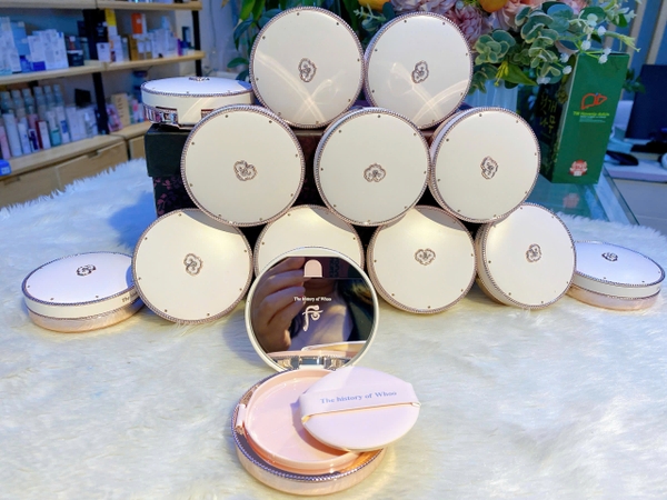 Phấn Nước Mỏng Mịn Dưỡng Trắng Da Gongjinhyang Seol Radiant White Tone Up Sun Cushion SPF50 / PA