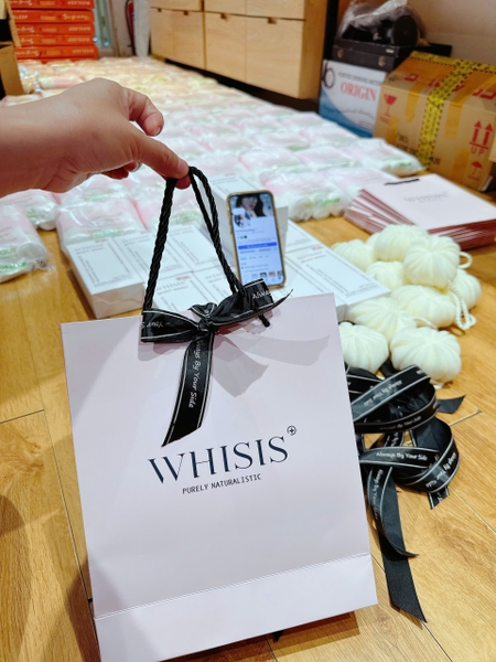 Sữa Tắm Men Sữa Gạo Sáng Da, Dưỡng Ẩm, Mềm Mượt Whisis Body Wash 500ml ( Tặng Bông Tắm )- có VAT