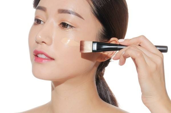 MẸO TRANG ĐIỂM GIÚP DA ĂN PHẤN HƠN