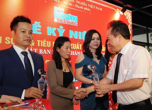 Báo Đời sống & Tiêu dùng: Kỷ niệm Xuất bản số đầu tiên, ra mắt Ban Nghệ nhân & Thương hiệu và tri ân các Doanh nghiệp tiêu biểu