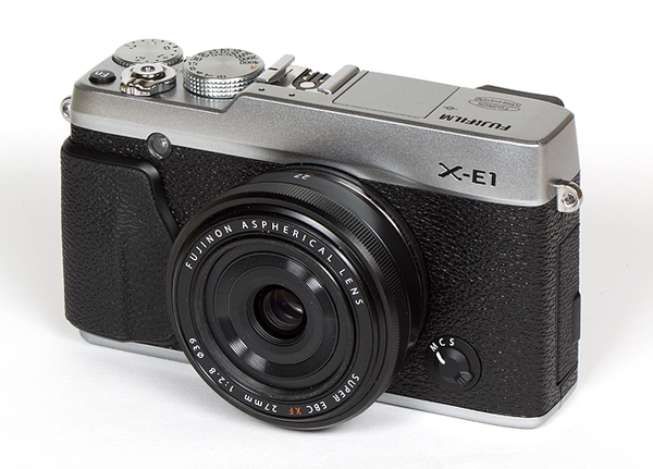 fujifilm-x-e1-lens-27-f-2-8