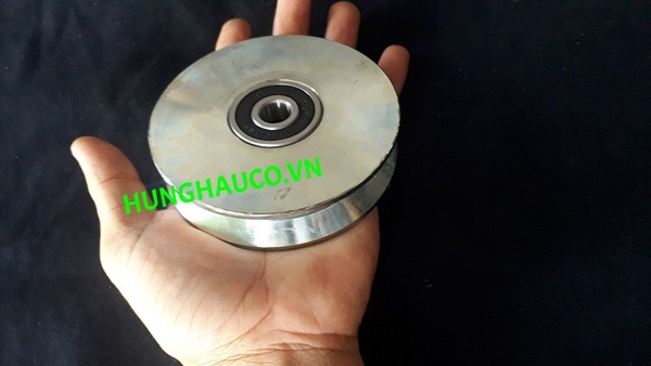 banh-xe-ray-v-100mm-co-bac-dan-lo-bu-long-12mm