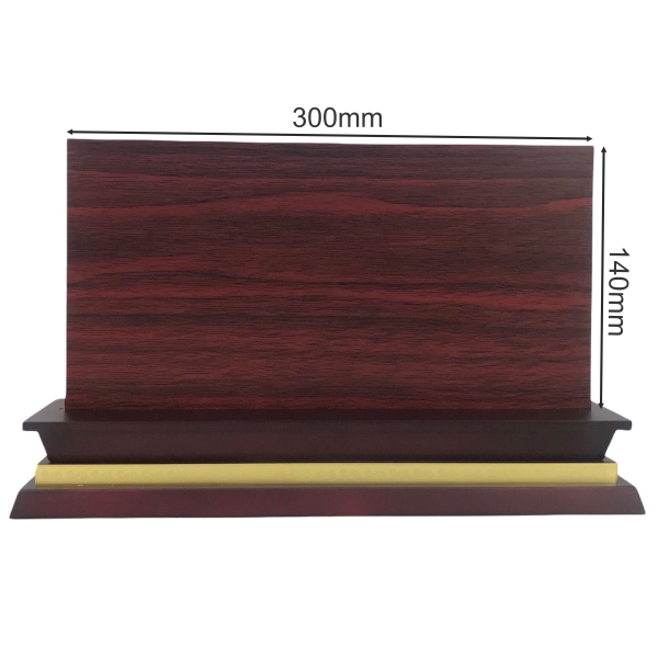 Bảng chức danh đế gỗ hoa văn DG07-B 330x60mm có mặt mica vân gỗ 294x140mm dày 3mm