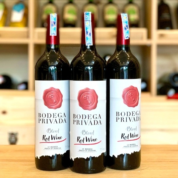 Rượu vang Argentina Bodega Privada Blend Red Wine .