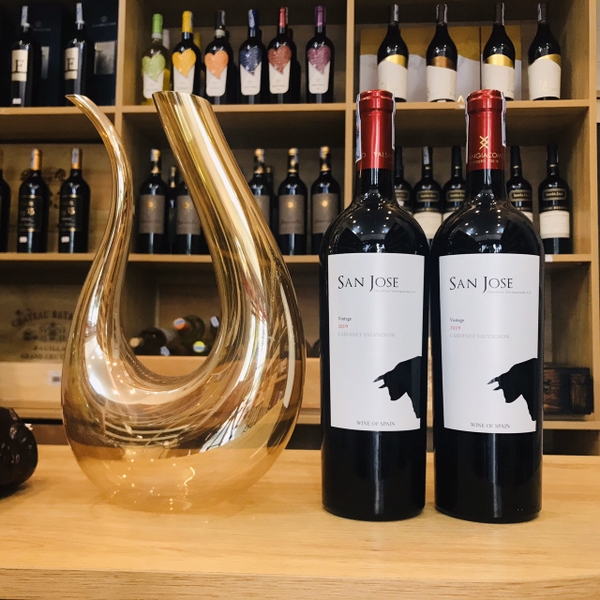 Quà tặng : Mua 3 chai Tặng 1 bộ ly