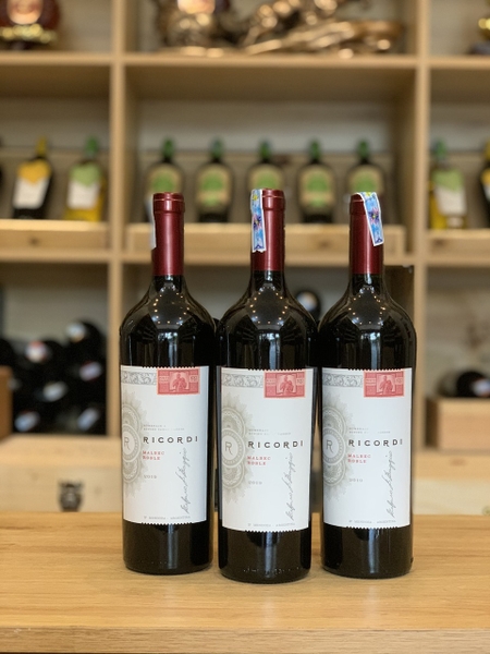 Rượu vang Argentina Ricordi Malbec Roble.