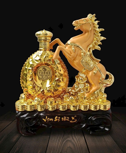 Rượu phong thủy Ngựa Tết