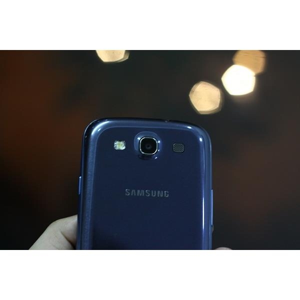khac-phuc-loi-hu-den-flash-cua-samsung-s3