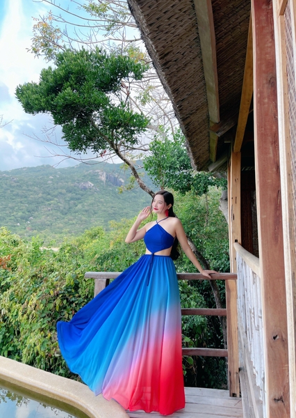 Đầm Maxi Yếm Hở Bụng DM150