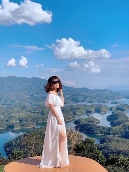 Đầm Maxi Bèo Xẻ Trắng DT033