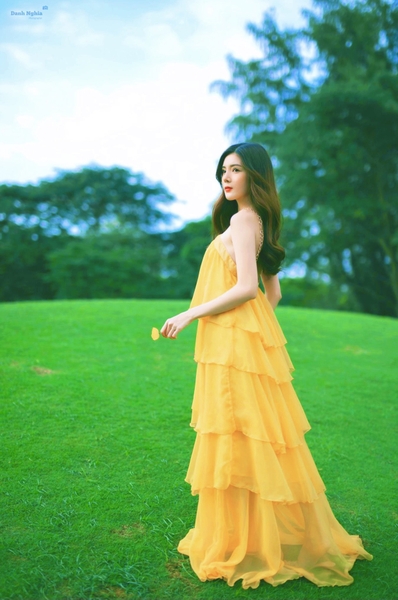 Đầm Maxi Vàng Cổ Yếm Tầng Bèo DM331