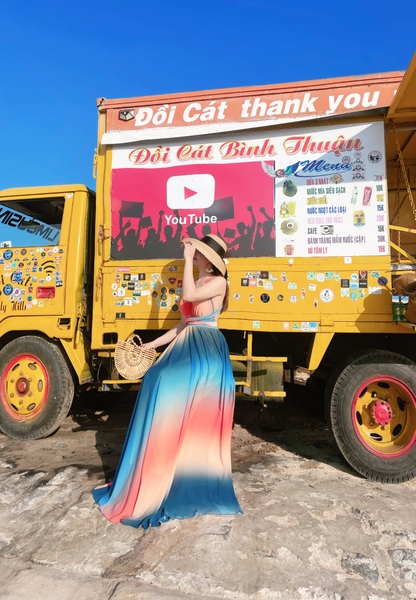 Đầm Maxi Yếm Loang Cam Vàng Xanh Dây Dài DM143