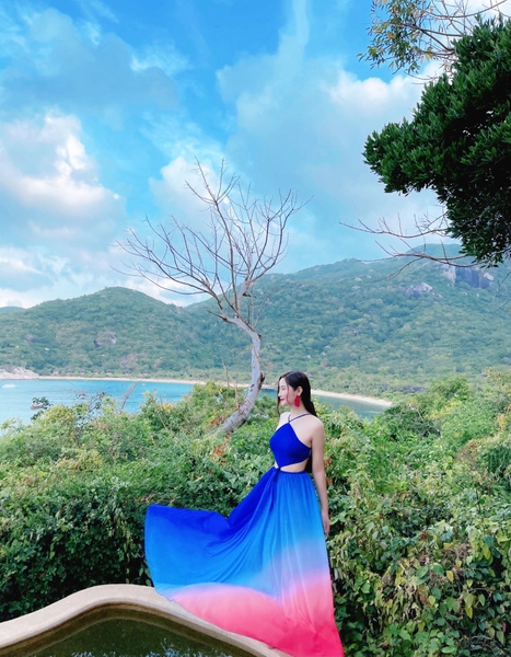 Đầm Maxi Yếm Hở Bụng DM150