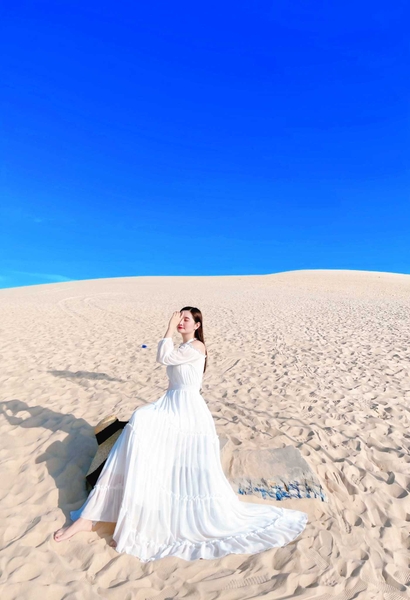 Đầm Maxi Bèo Tầng Trễ Vai Tay Bo Thun Trắng DT803