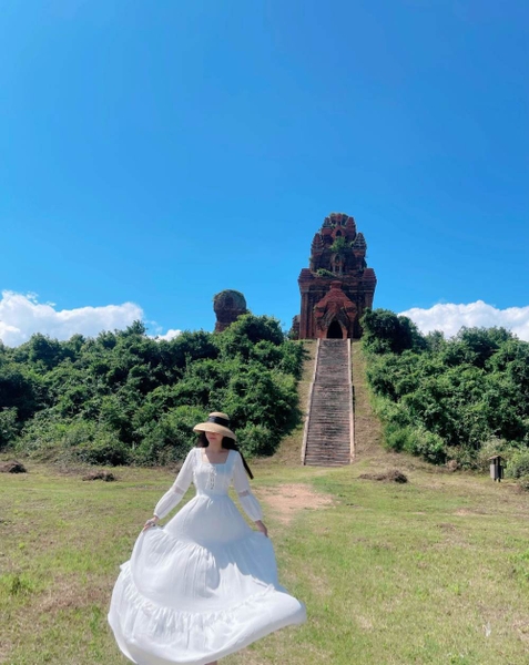 Đầm Maxi Phối Ren Cổ Vuông Trắng DT751