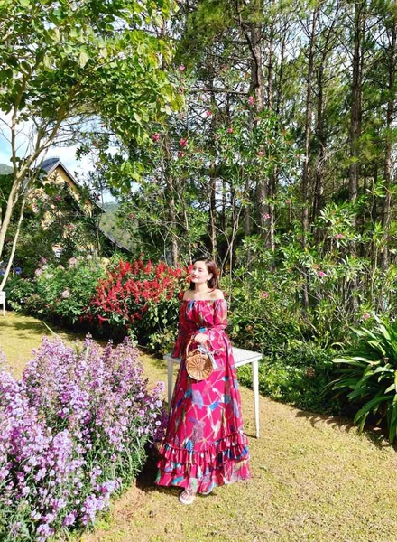 Đầm Maxi Hoa Trễ Vai Tay Loe Đỏ H0379