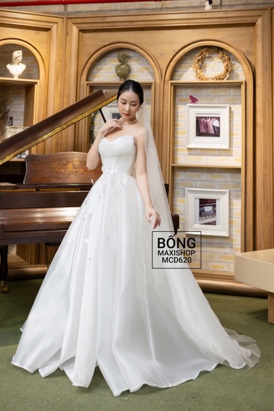Váy cưới Organza cup ngực trắng điểm lông vũ MCD620