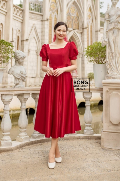 Váy cưới phi nhật đỏ cổ vuông lửng nơ nhỏ DC476D