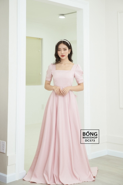 Váy cưới phi nhật hồng cổ vuông nơ lưng DC573