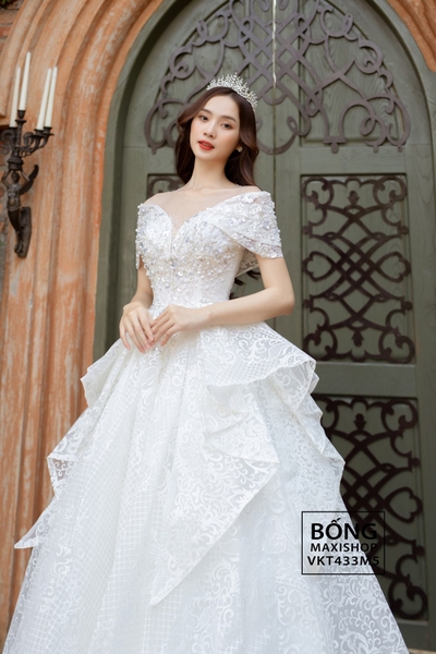 Váy cưới tùng bèo trễ vai trắng ô đính lá tim VKT433M5