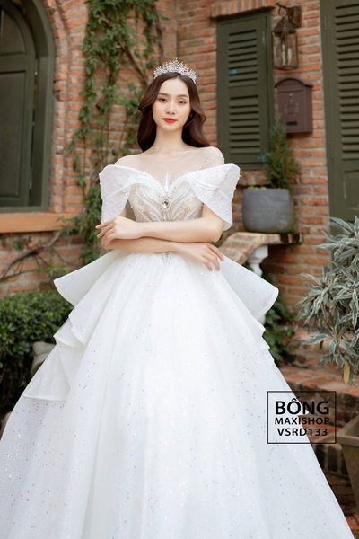 Váy cưới tùng cát bèo trễ vai nhún trắng kết sao VSRD133