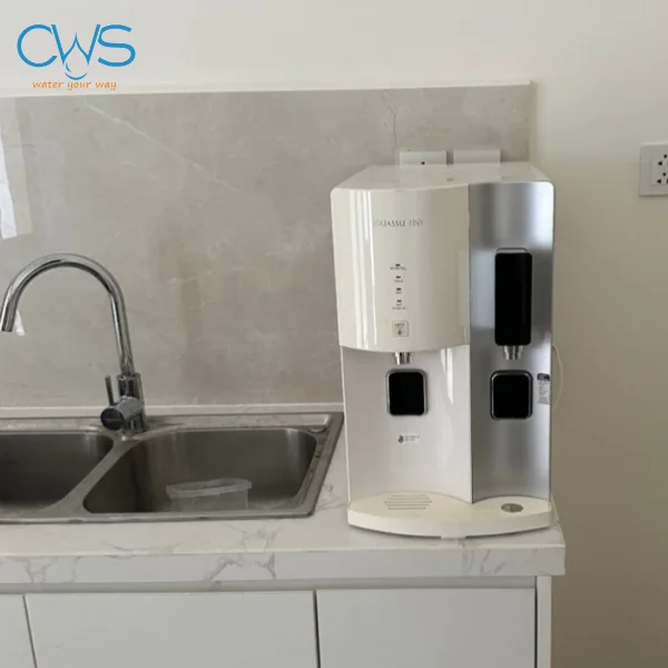 Hình ảnh máy lọc nước Chungho Tiny 300 UV nhỏ gọn trên lavabo