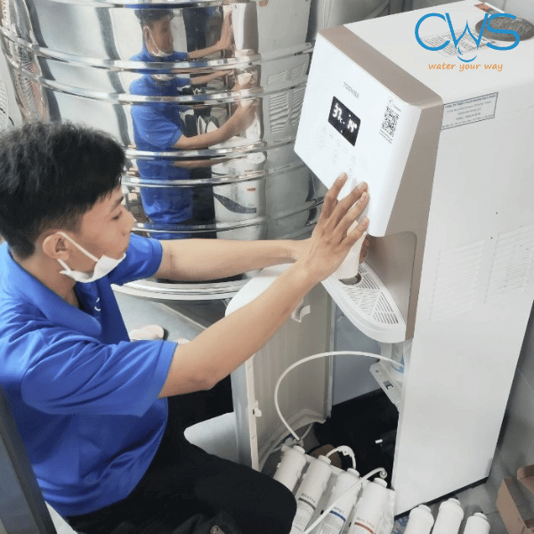 Kỹ thuật CWS kiểm tra, sửa chữa máy lọc nước Toshiba tại nhà khách
