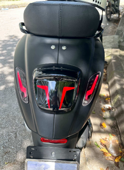 den-hau-led-hieu-ung-gorgeous-chinh-hang-cho-vespa-sprint-primavera-thai-vinh-mo