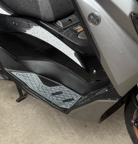 san-lot-chan-nhom-cnc-sac-xao-cho-yamaha-nmax-155