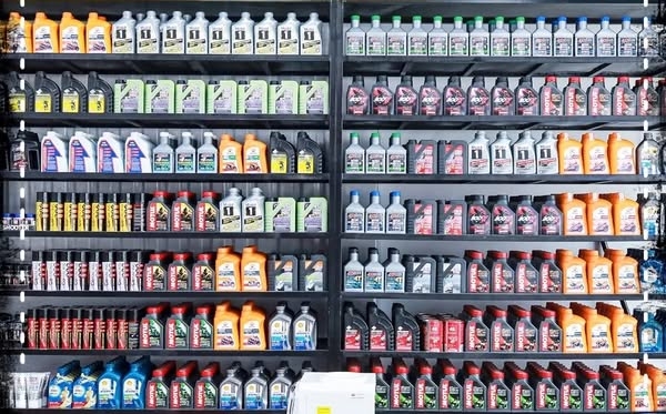 thay-nhot-xe-may-tai-da-nang-cam-nang-toan-dien-ve-total-castrol-shell-motul-fuc